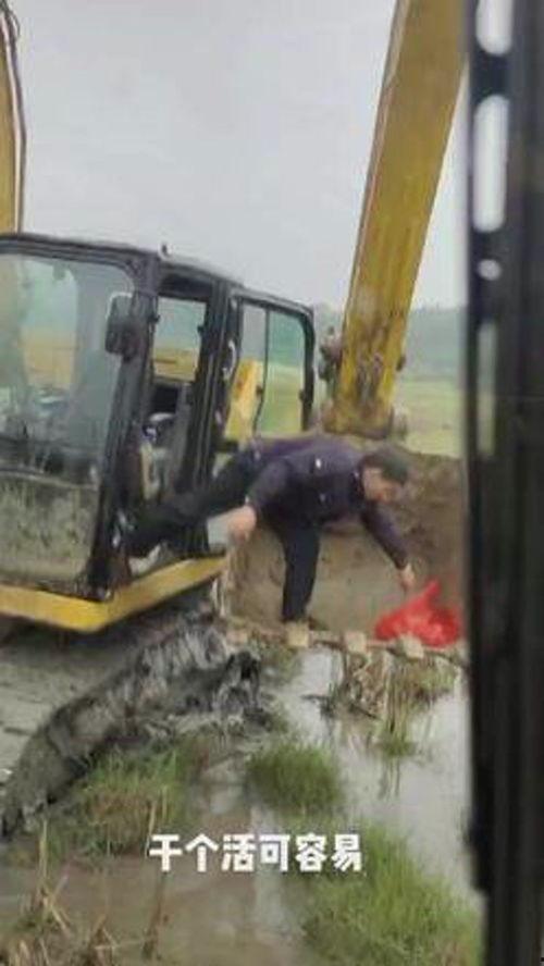 网红挖掘机吃瓜少女,揭秘网络红人的真实一面 第1张 网红挖掘机吃瓜少女,揭秘网络红人的真实一面 第1张